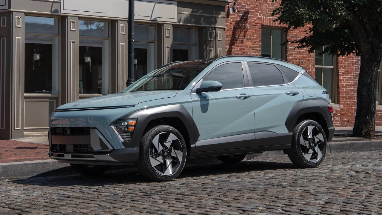 vue latérale avant d'un Hyundai Kona 2026