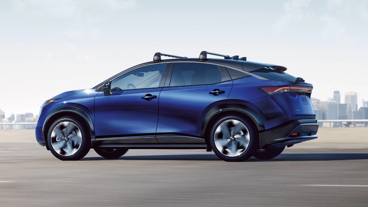 vue latérale arrière d'un Nissan Ariya 2026