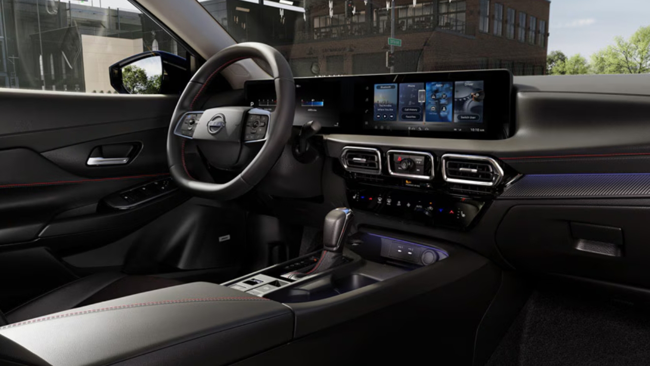 vue de l'habitacle et du tableau de bord d'un Nissan Sentra 2026