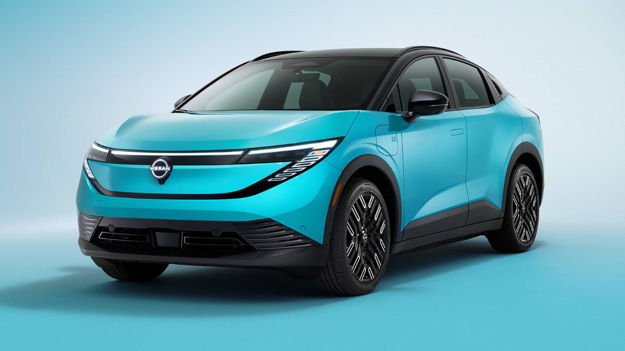 vue latérale avant d'un Nissan Leaf 2026