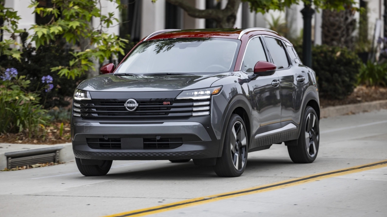 vue latérale avant d'un Nissan Kicks 2026
