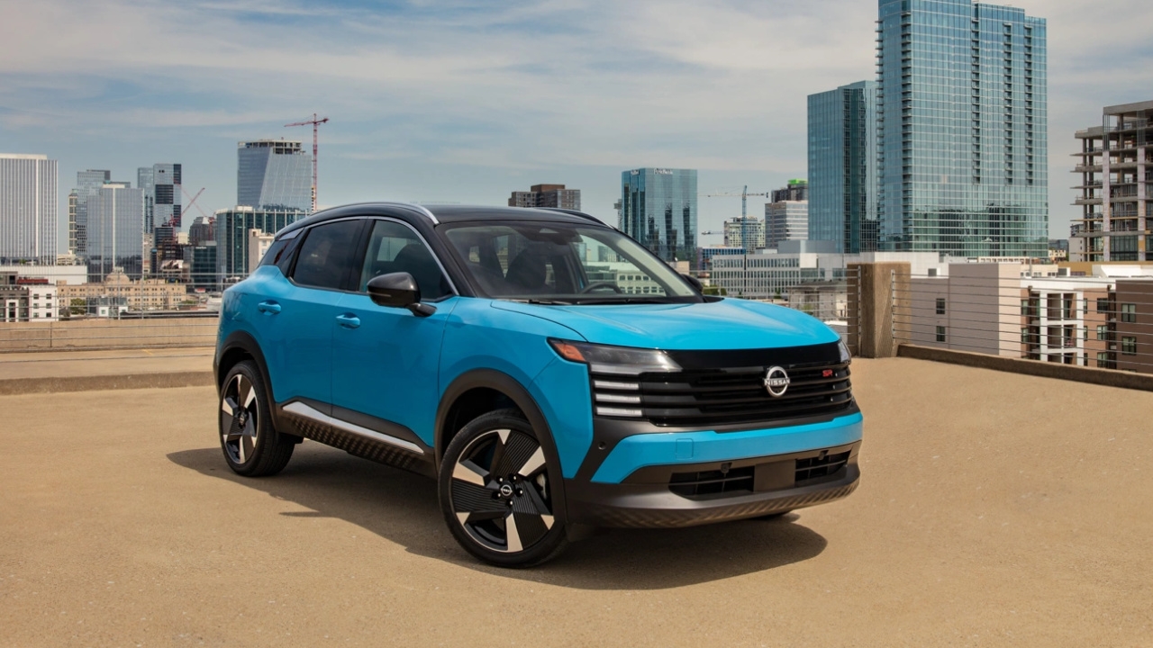 vue latérale avant d'un Nissan Kicks 2026