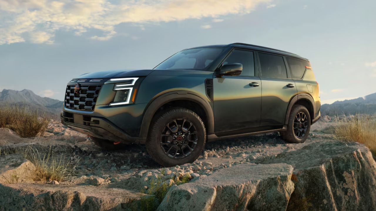 vue latérale avant d'un Nissan Armada 2026