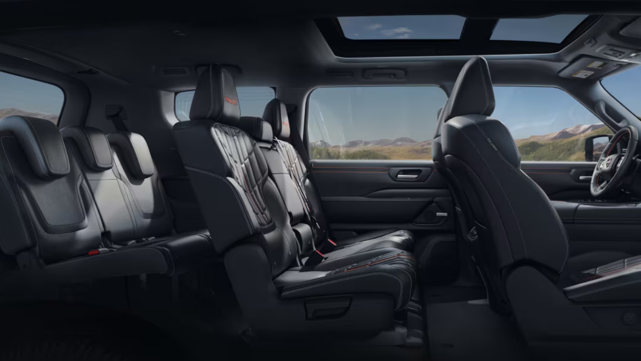 vue de l'habitacle d'un Nissan Armada 2026